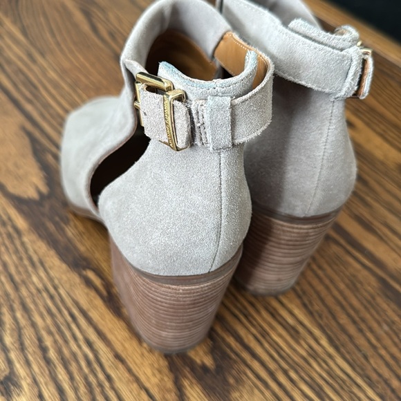 Arturo Chiang ‘Cordeliah' Split Shaft Peep Toe Suede Bootie. Stacked heel. Sz 9 - Picture 6 of 8